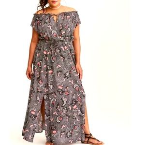 Torrid size 1 off the shoulder maxi dress with slits floral black and white